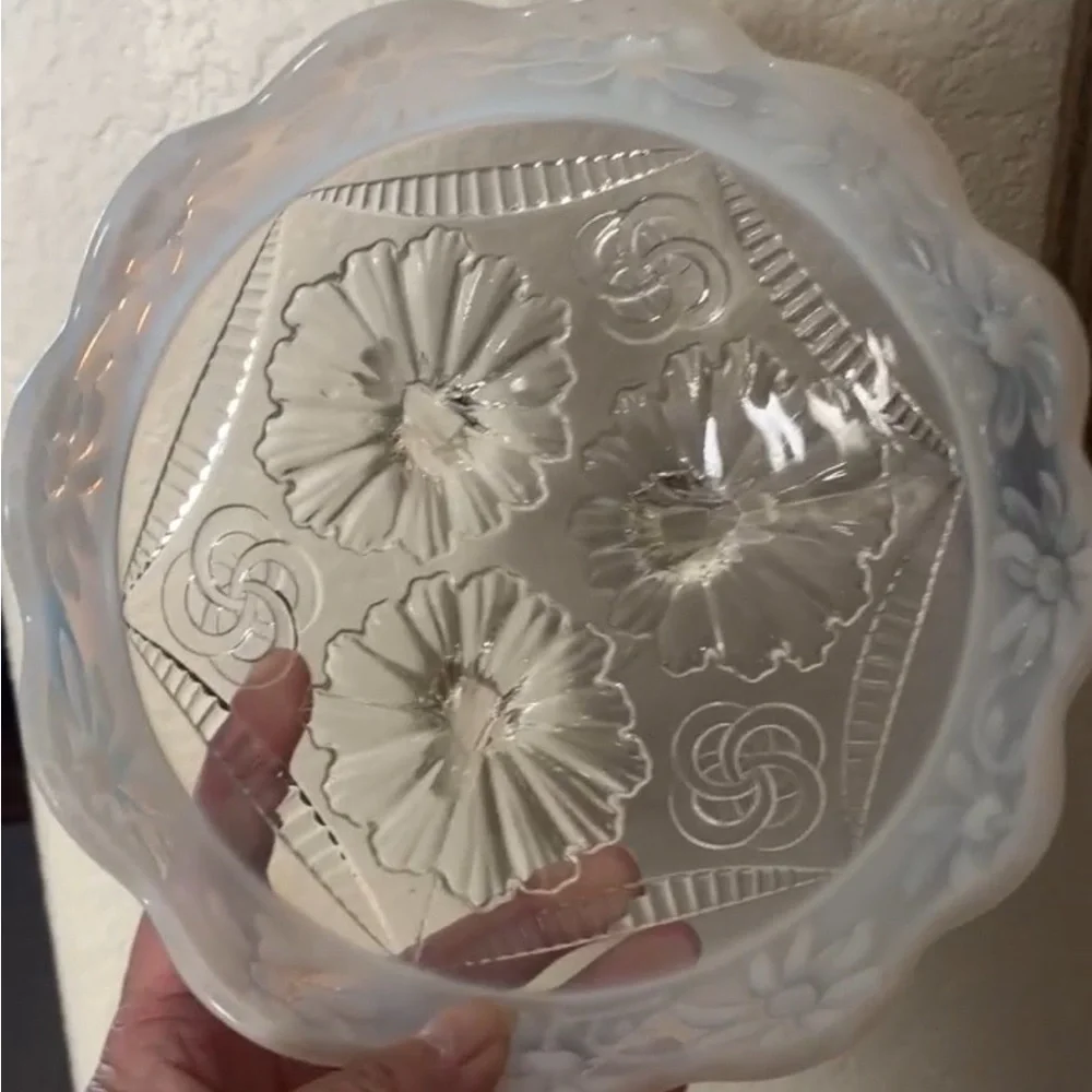 Antique Northwood Ruffles & Rings Daisies Celtic Knots Opalescent bowl